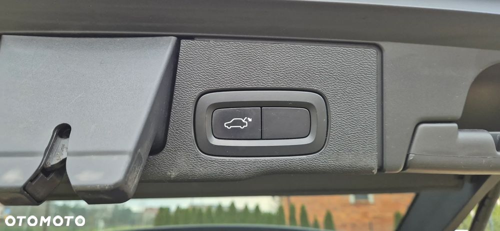 Volvo XC 60 D4 SCR AWD R-Design - 23