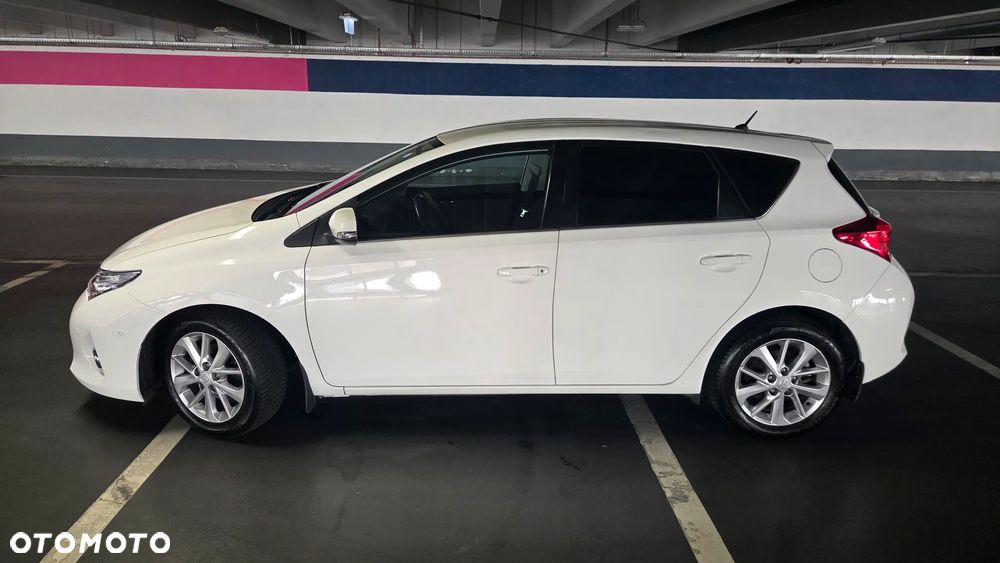 Toyota Auris 1.6 Premium + - 6