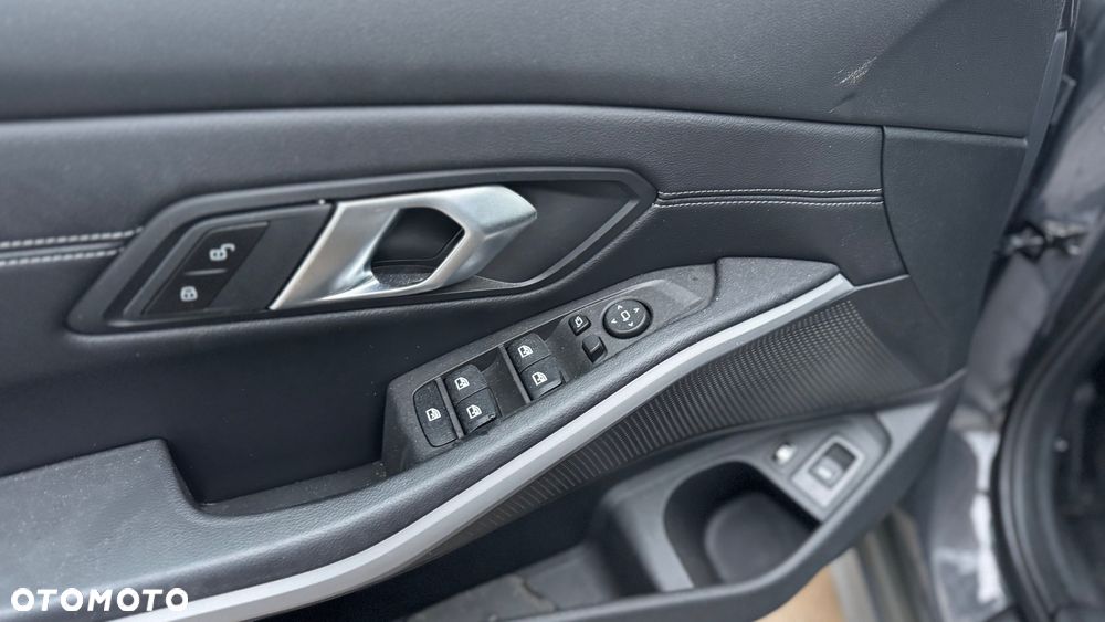 BMW Seria 3 320e PHEV sport - 23