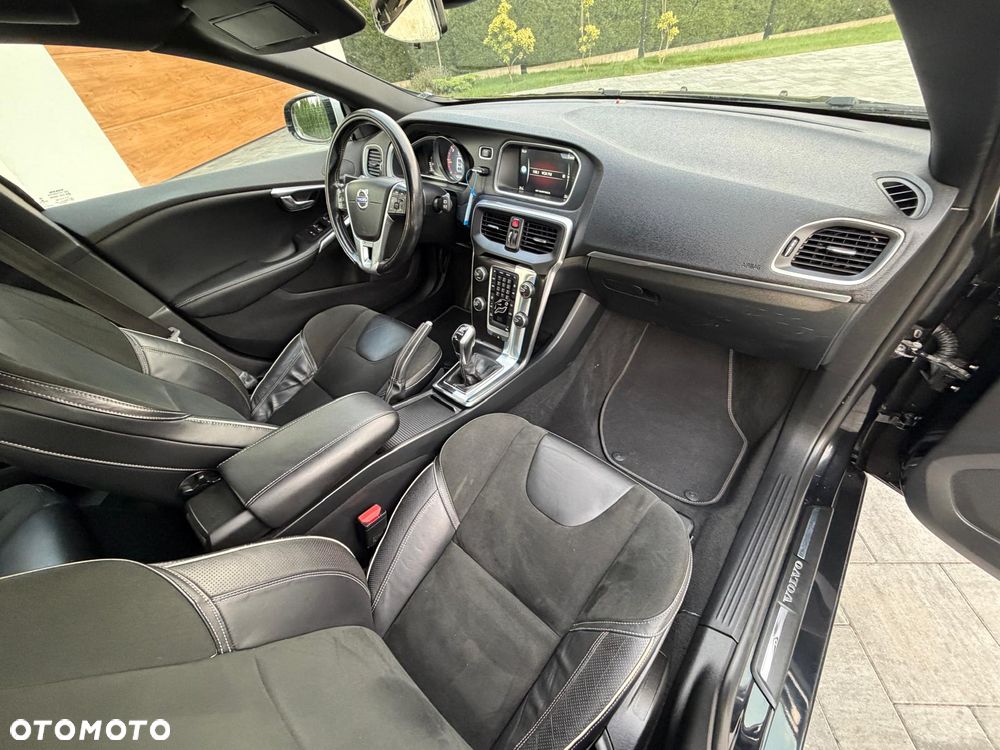 Volvo V40 D4 Drive-E R-Design Summum - 8