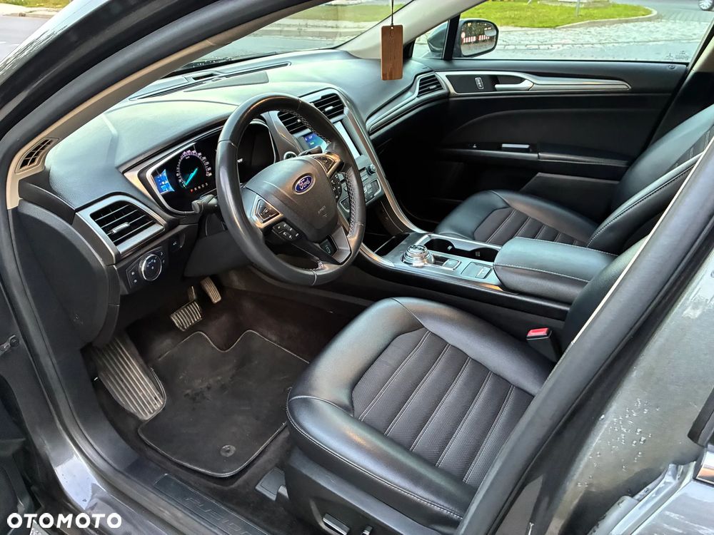 Ford Fusion - 10