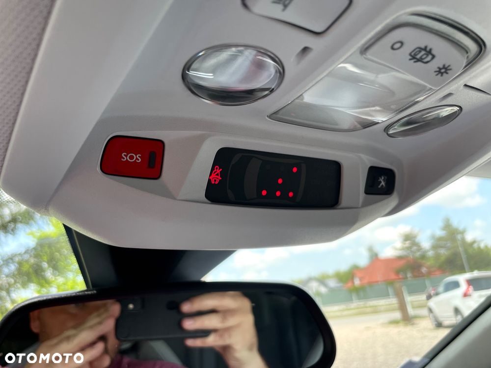 Peugeot 5008 THP 165 EAT6 Allure - 23