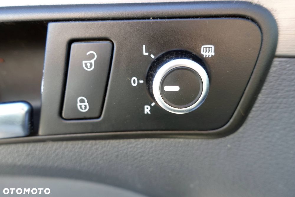 Volkswagen Touran 2.0 TDI DPF STYLE - 23