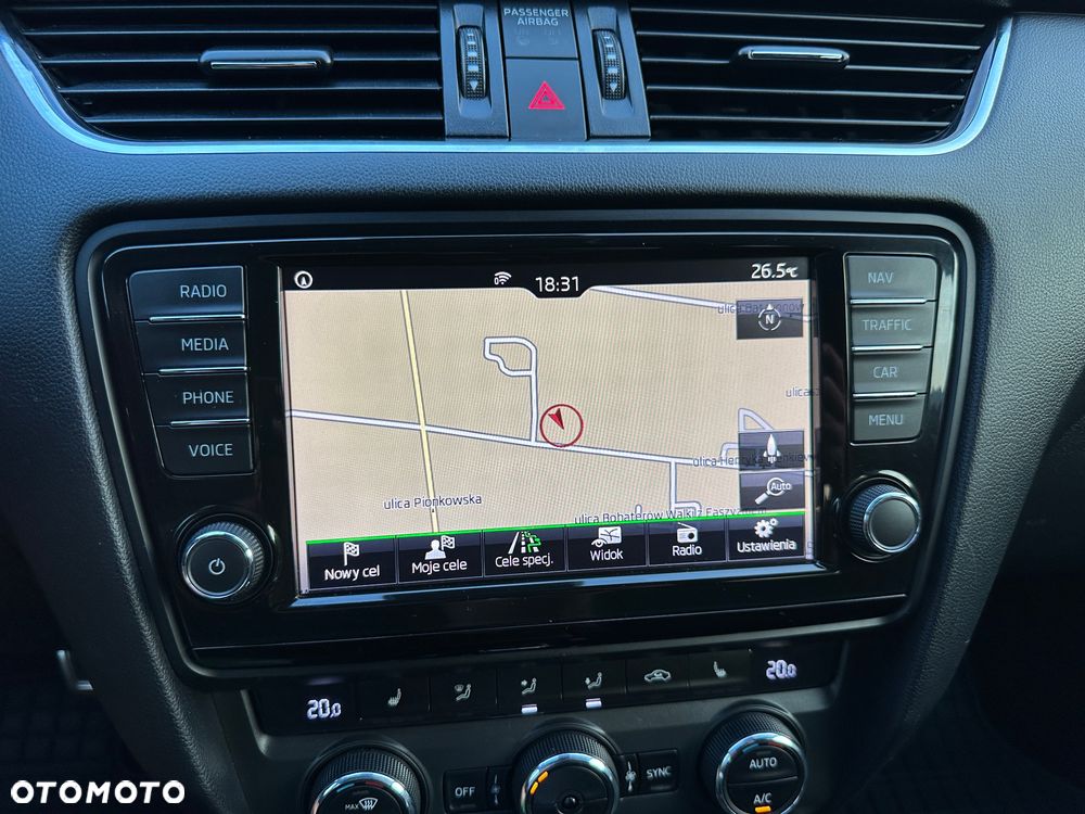 Skoda Octavia Combi 2.0 TDI DSG RS - 30