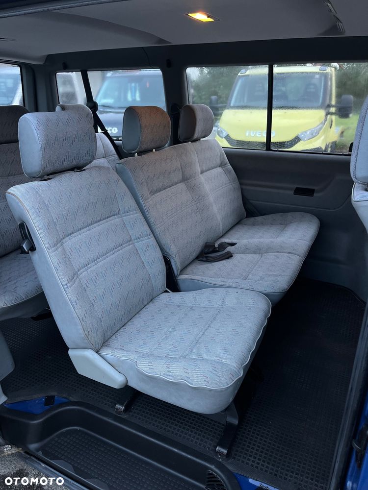 Volkswagen Caravelle - 26
