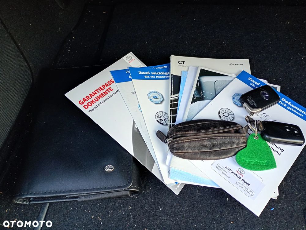 Lexus CT - 12