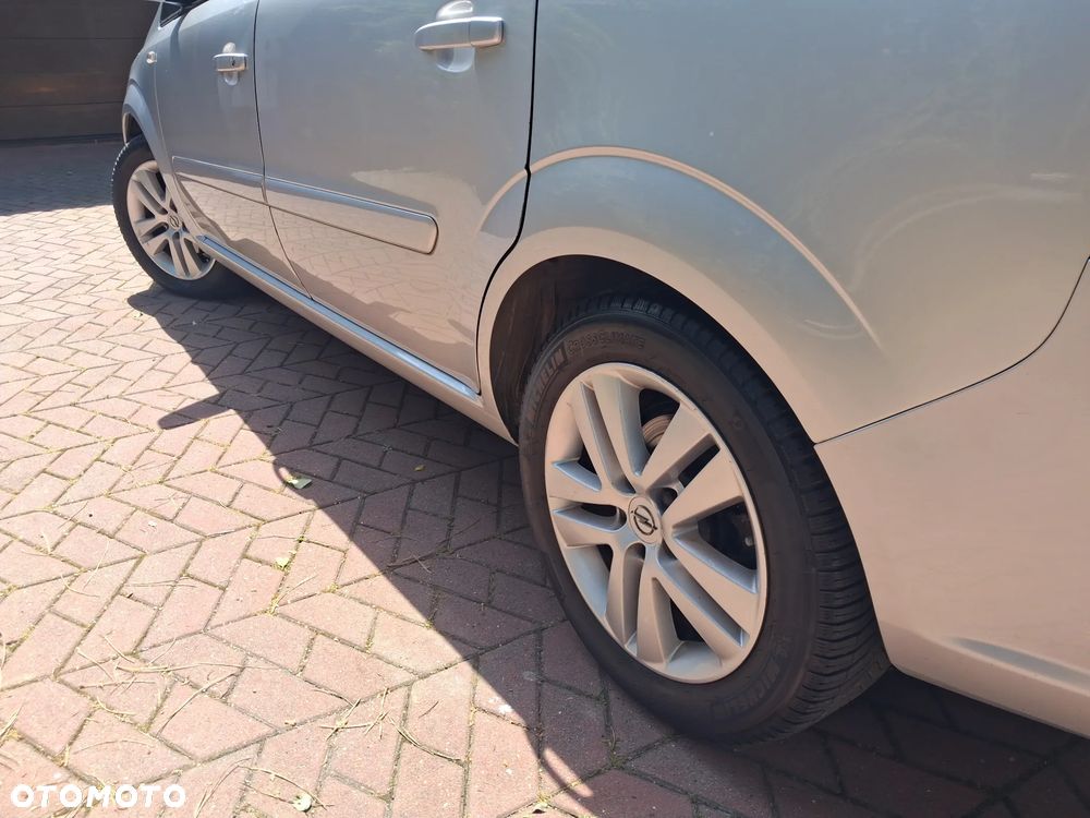 Opel Zafira 1.8 Sport - 9