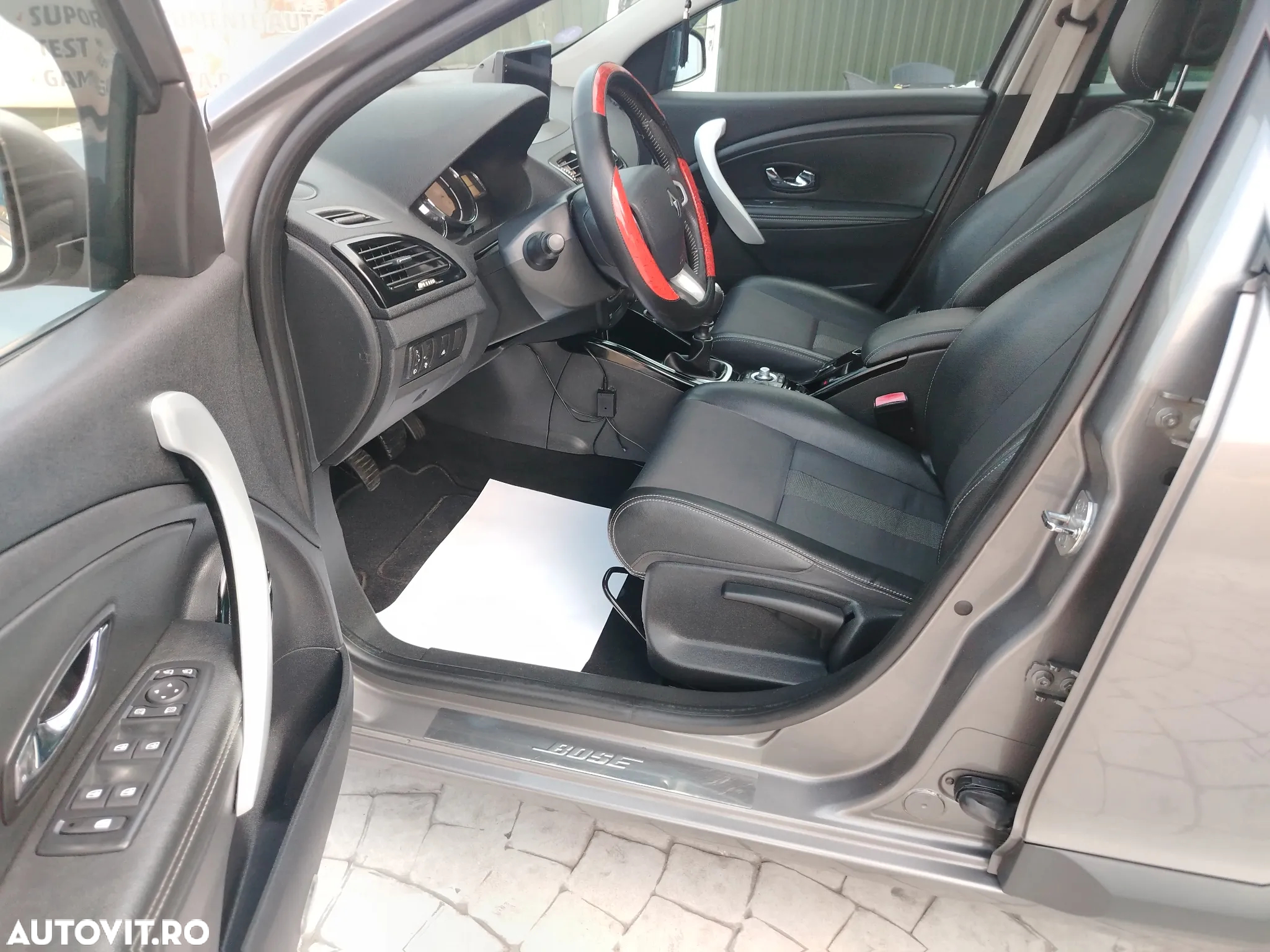 Renault Megane Grandtour TCe 130 Bose Edition - 16