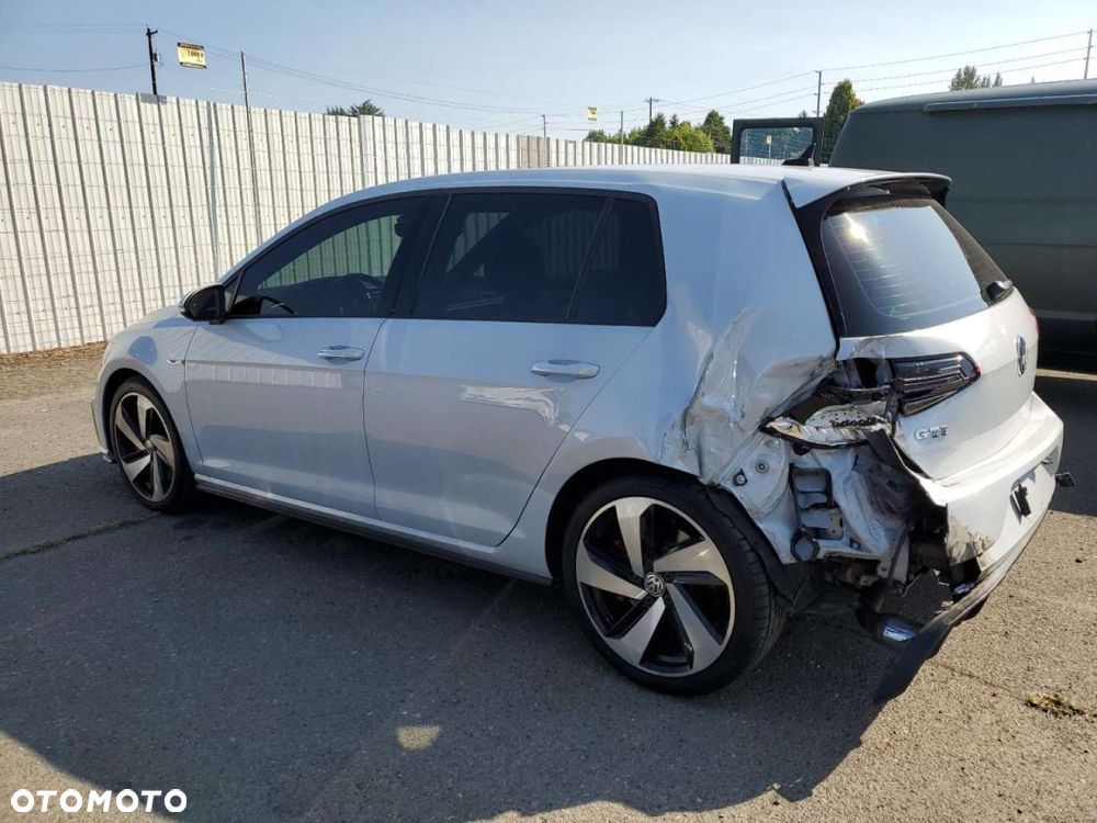 Volkswagen Golf - 2