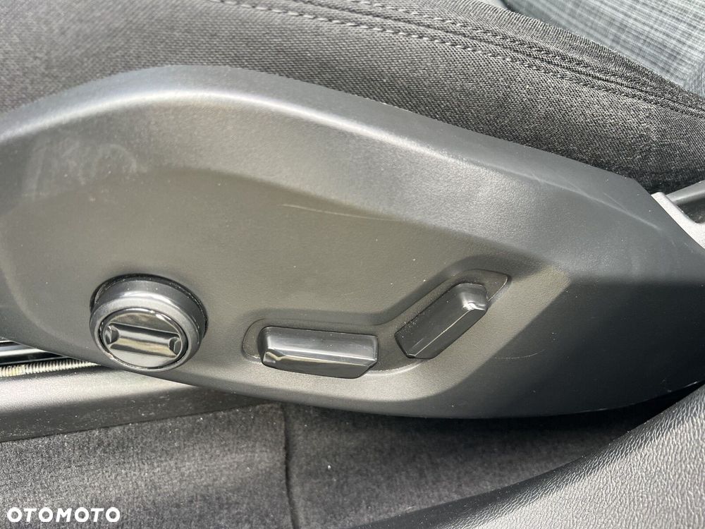 Volvo XC 60 B4 D Momentum Pro - 12