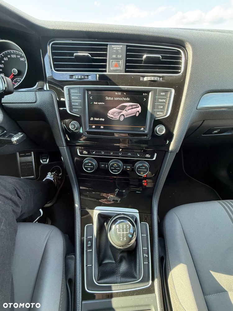 Volkswagen Golf - 32