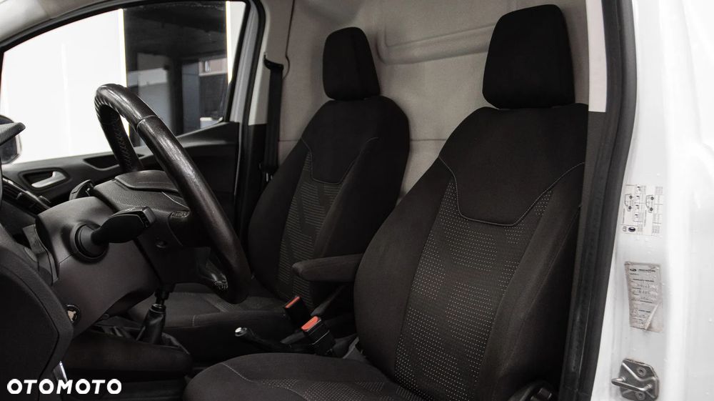Ford Transit Courier - 21