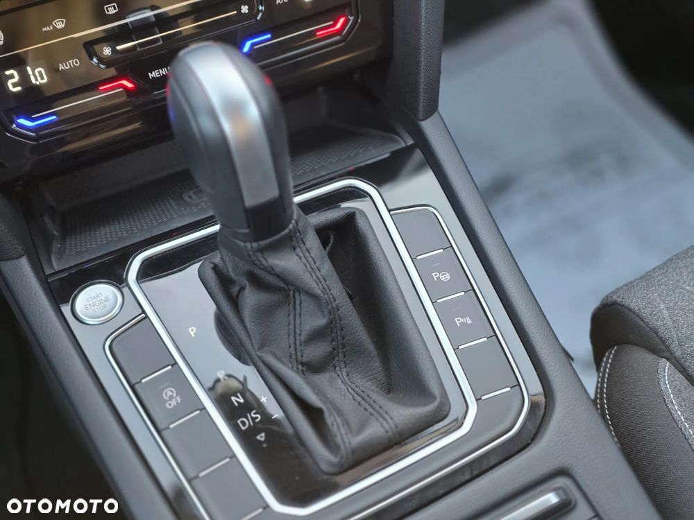 Volkswagen Passat 2.0 TSI Business DSG - 22