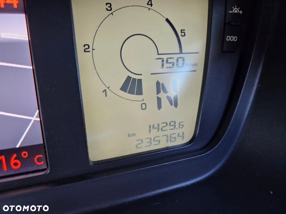 Citroën C4 Picasso 1.6 e-HDi FAP EGS6 Tendance - 16