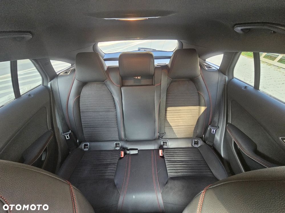 Mercedes-Benz CLA 220 4-Matic AMG Line - 18