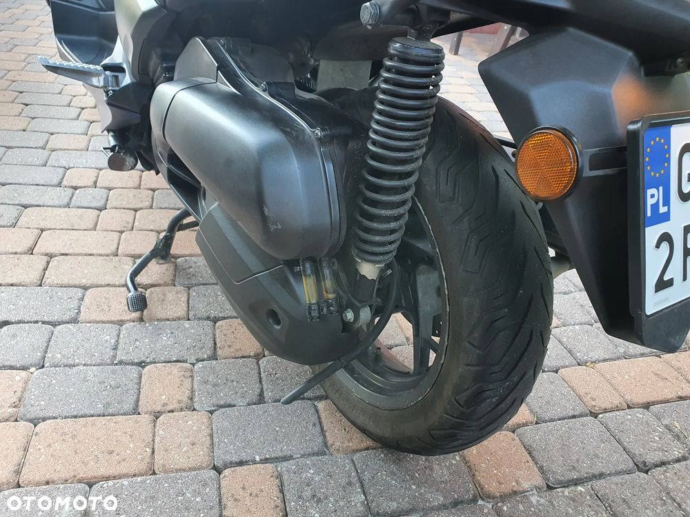 Yamaha X-max - 5