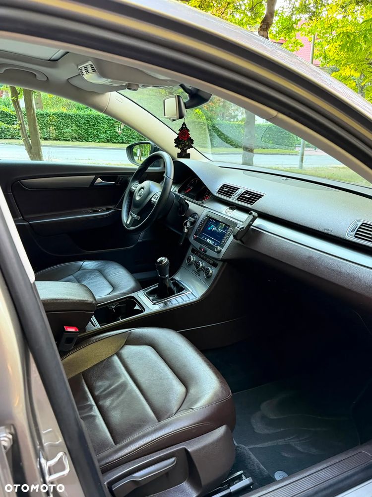 Volkswagen Passat 2.0 TDI DPF BlueMotion Technology Highline - 20