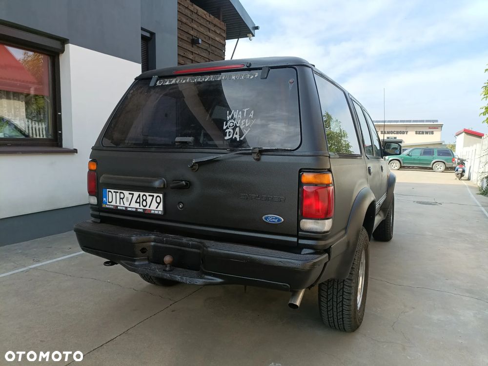 Ford Explorer Standard - 5
