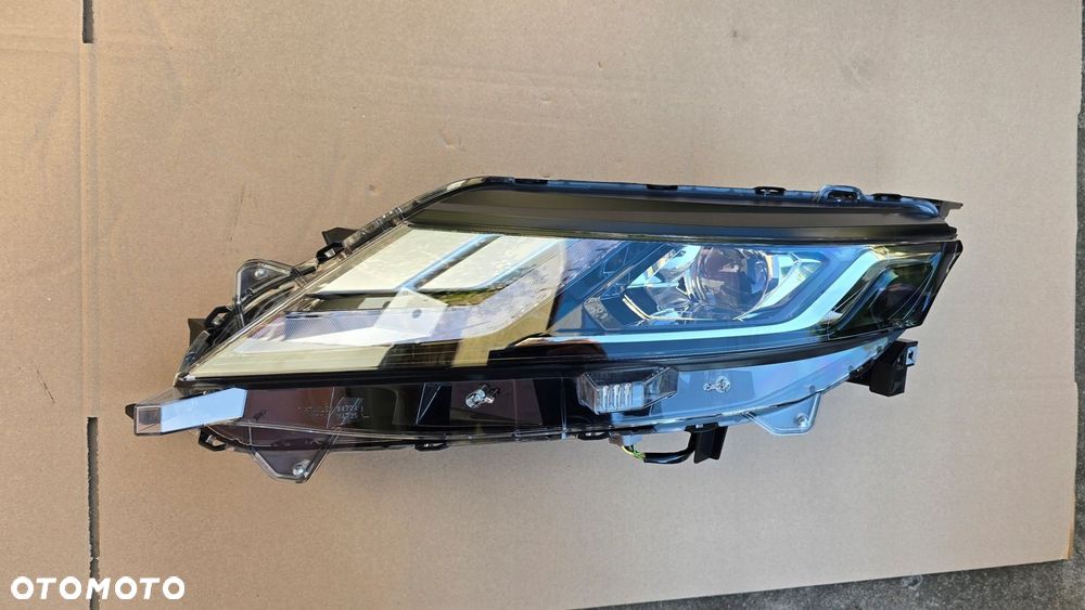 Mitsubishi L200 19- Lampa Przód FULL LED Lewa Europa Nieklejona - 1