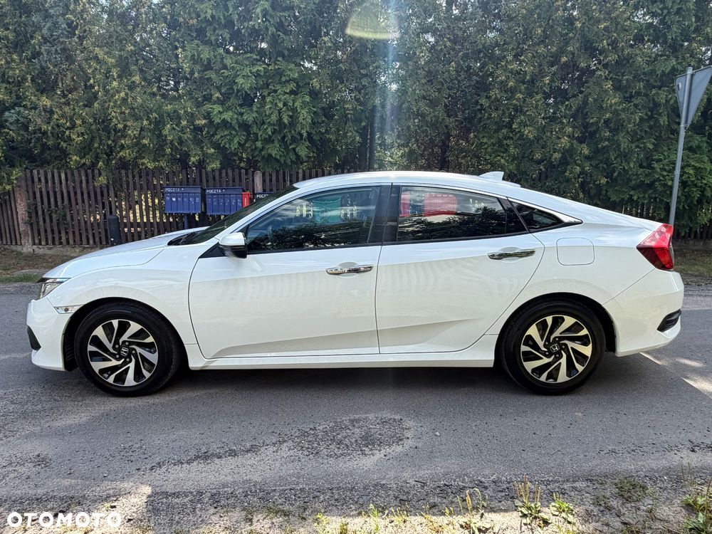 Honda Civic 1.5 i-VTEC Turbo CVT Elegance - 32