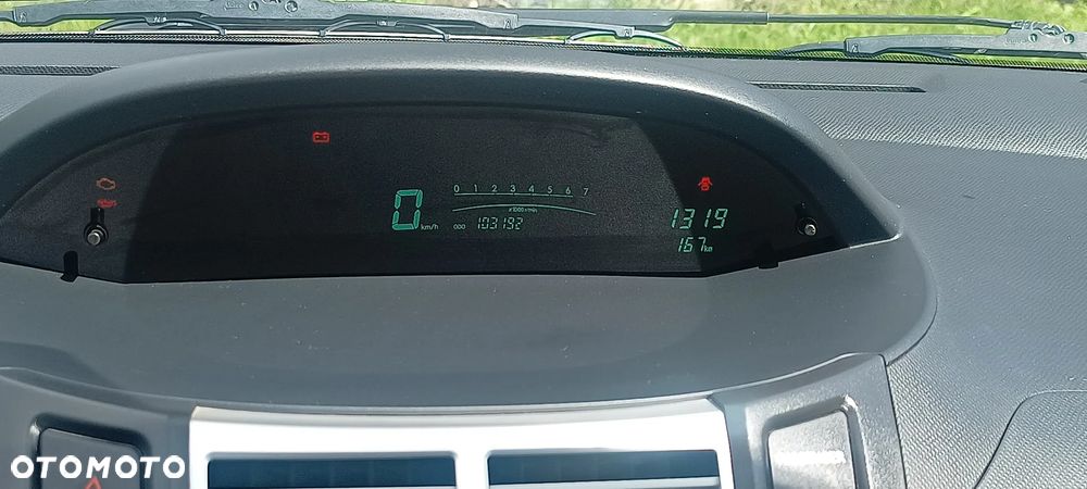 Toyota Yaris 1.3 Luna Premium - 11