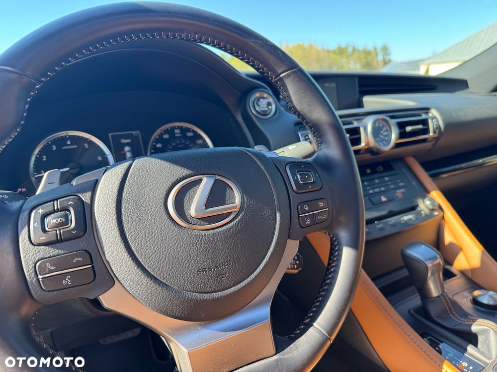 Lexus RC - 6