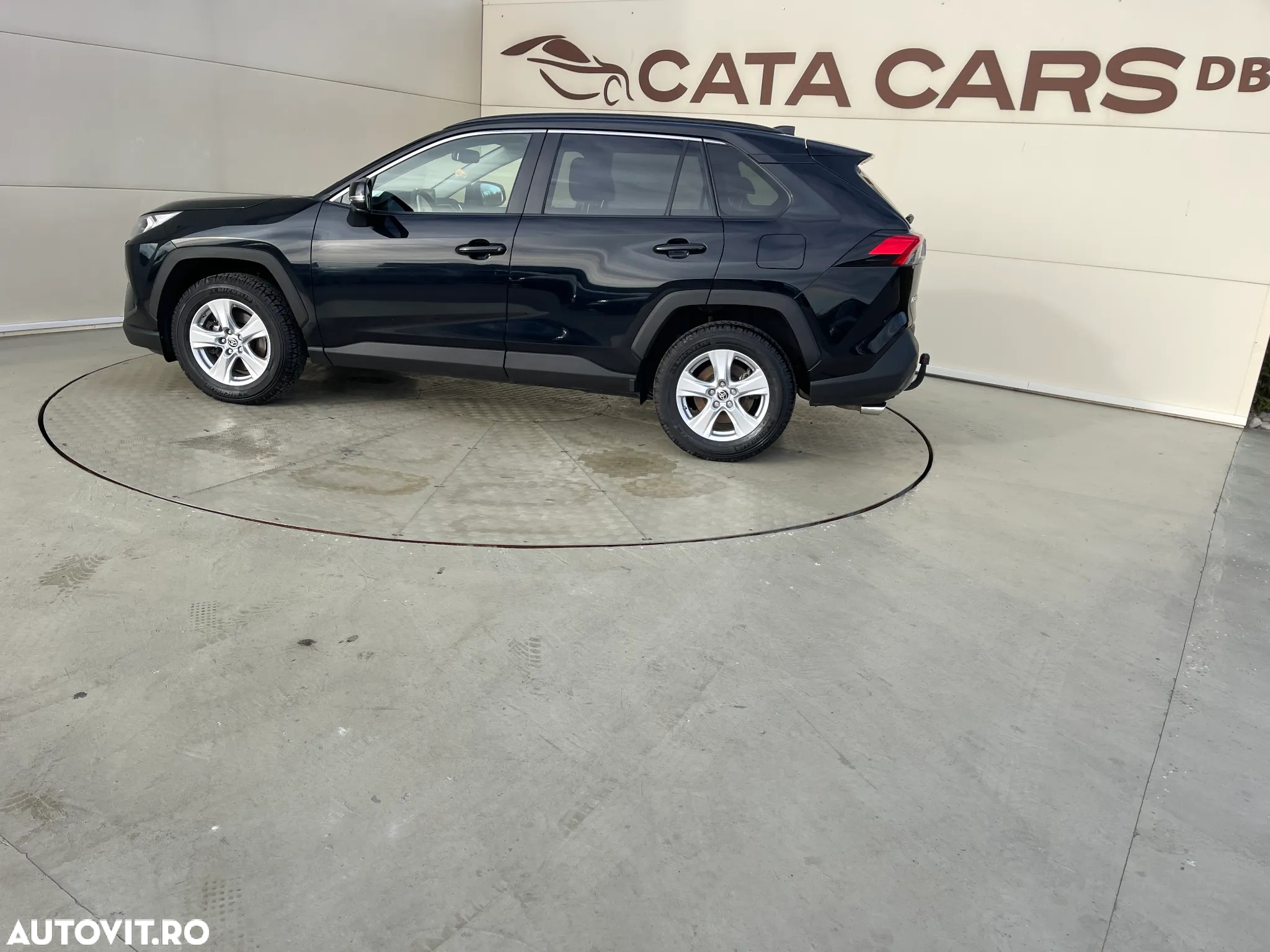Toyota RAV4 - 8