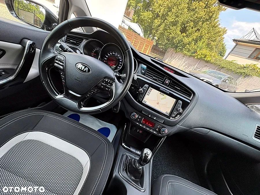 Kia Ceed 1.4 CVVT Dream-Team Edition - 26