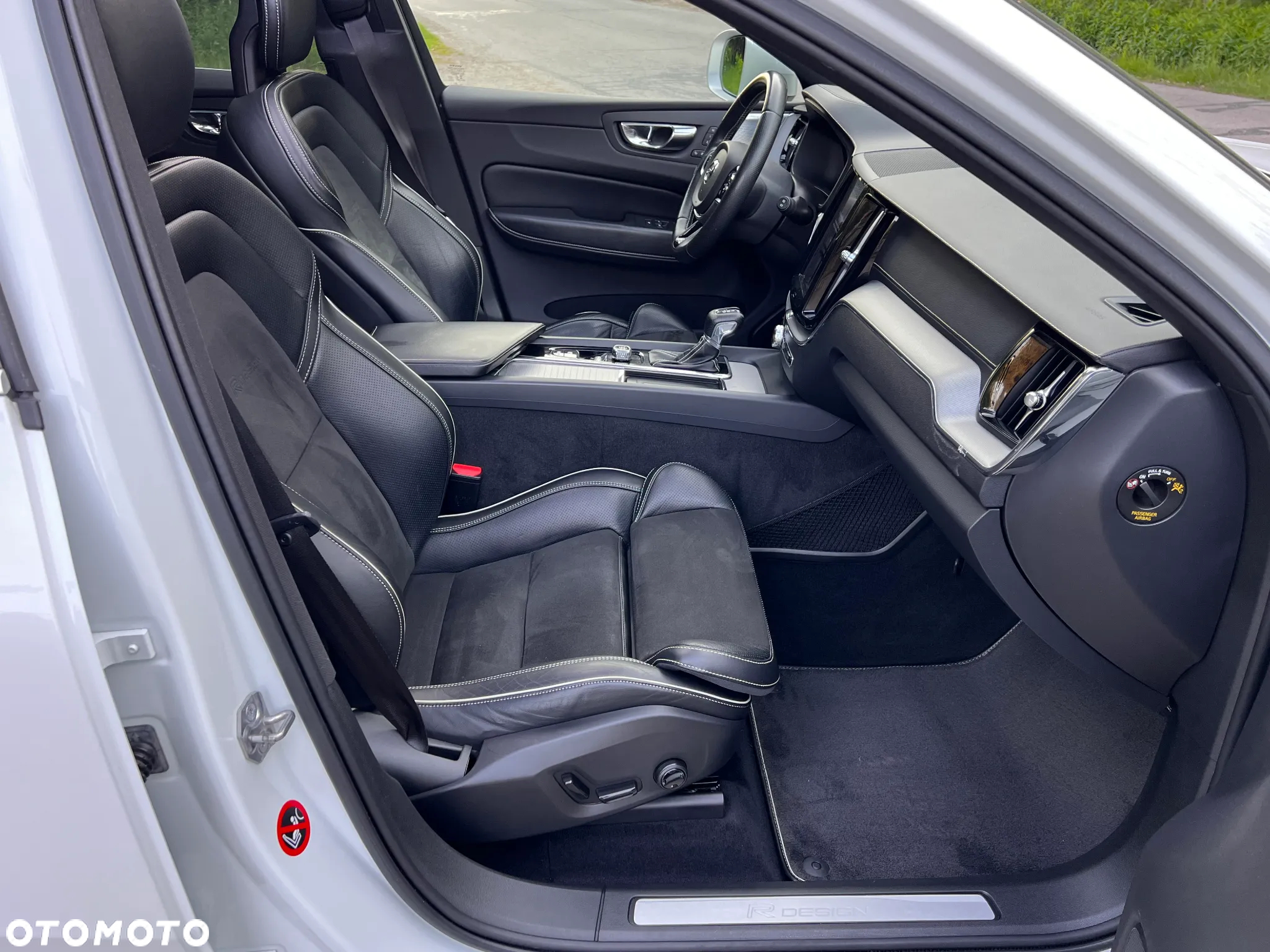 Volvo XC 60 D5 AWD R-Design - 23