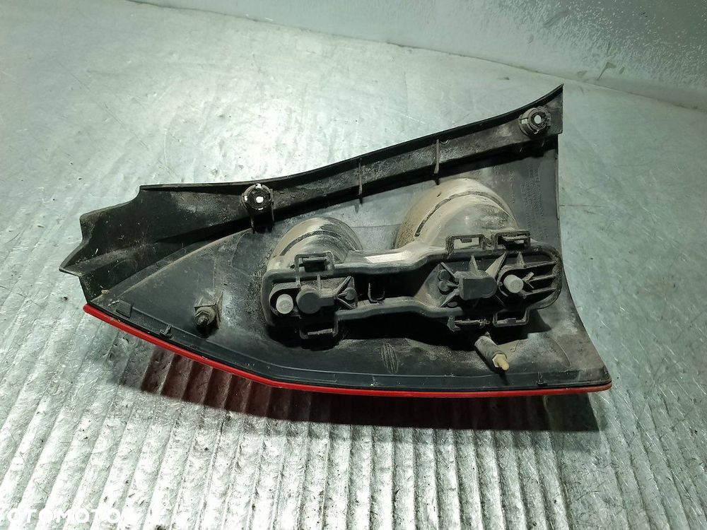 LAMPA TYLNA PRAWA NISSAN PRIMERA P12 ( 03-07 ) KOMBI - 3
