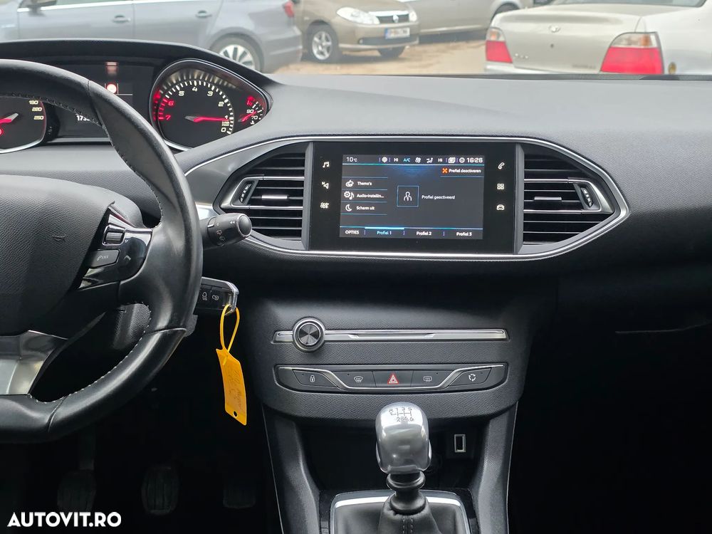 Peugeot 308 1.2 L PureTech Turbo S&S Allure - 19