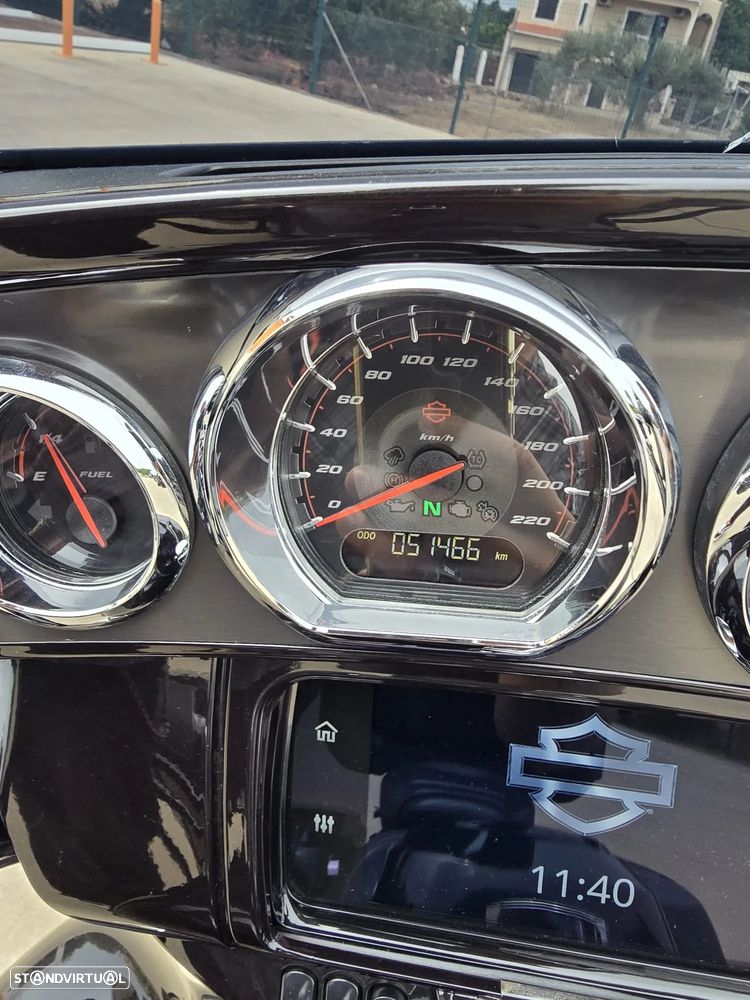 Harley-Davidson FLHXS Street Glide 117 CVO - 12