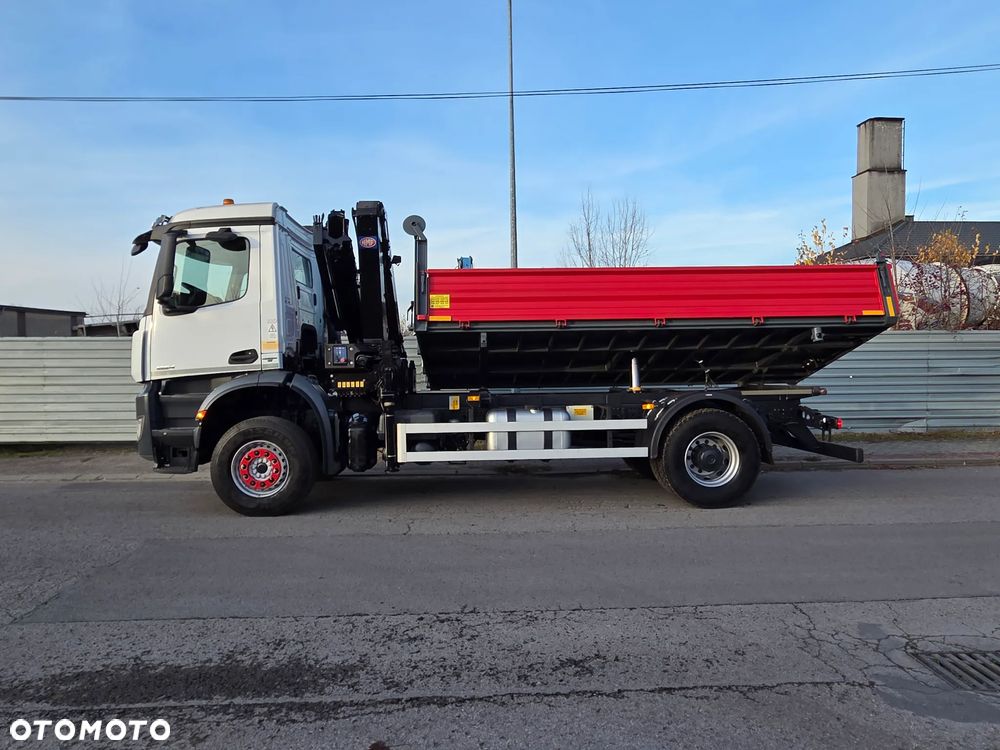 Mercedes-Benz AROCS 1824 // HDS HMF 1420-K2 // PILOT FUNKCJE 5 i 6 // NOWY KIPER WYWROTKA // ZAWIESZENIE BUDOWLANE WYSOKIE // PRZED PIERWSZĄ REJ W PL - 16