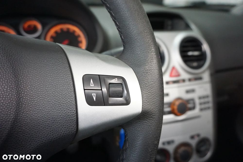 Opel Corsa 1.2 16V Cosmo - 31