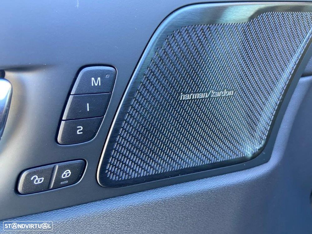 Volvo XC 60 2.0 T6 PHEV Black Edition AWD - 23