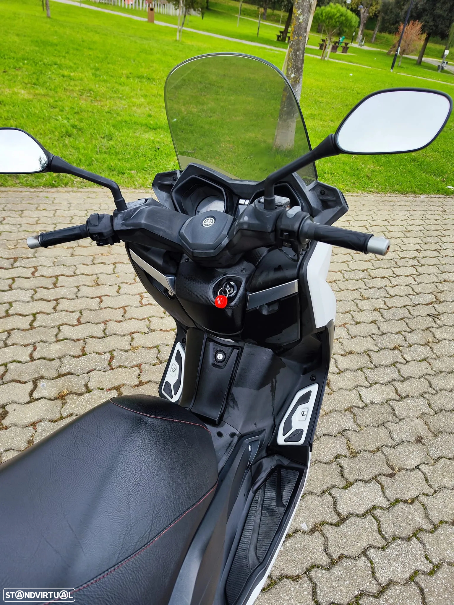 Yamaha X-Max 250 - 12