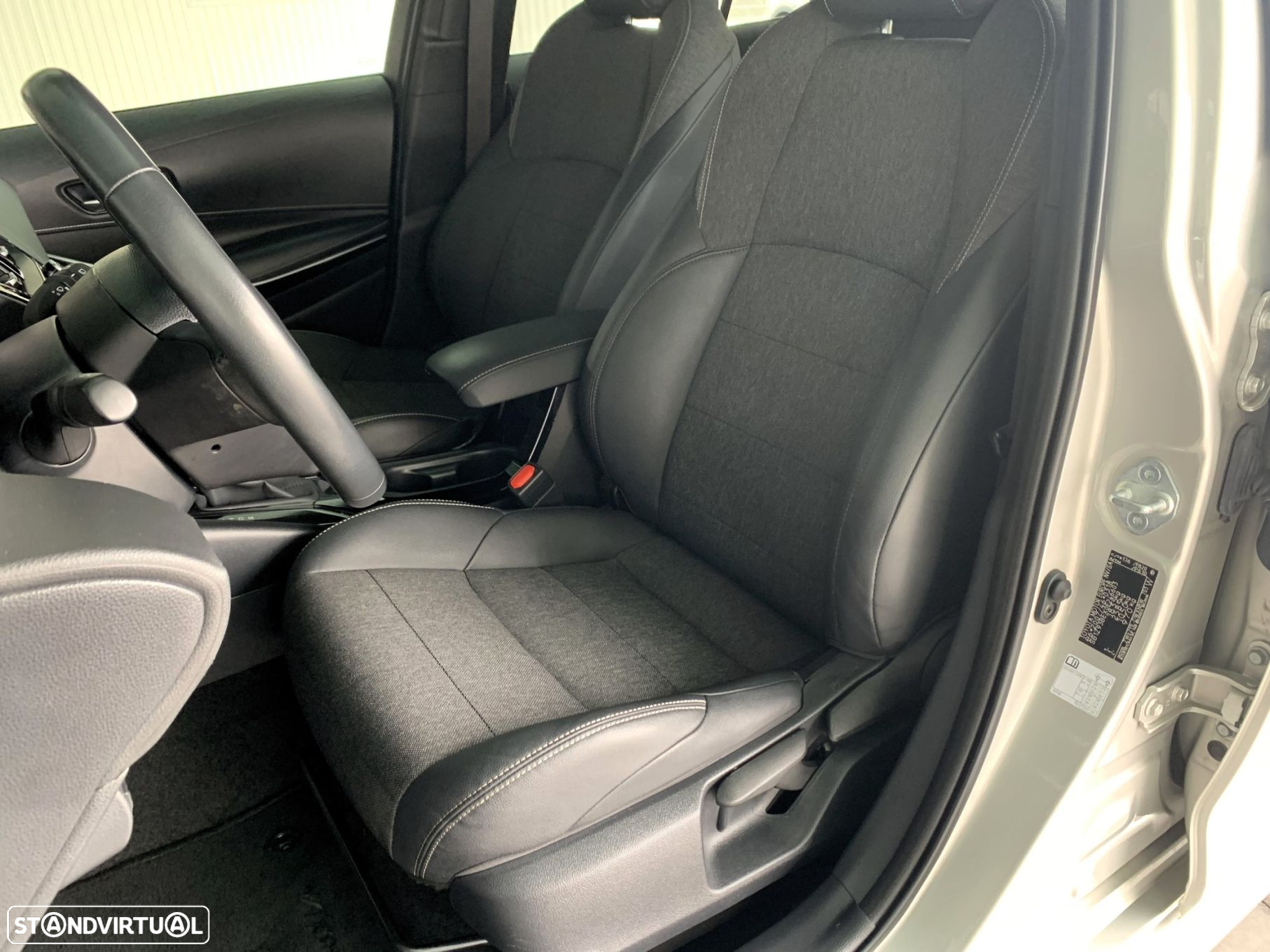 Toyota Corolla Touring Sports 1.8 Hybrid Comfort+P.Sport - 8