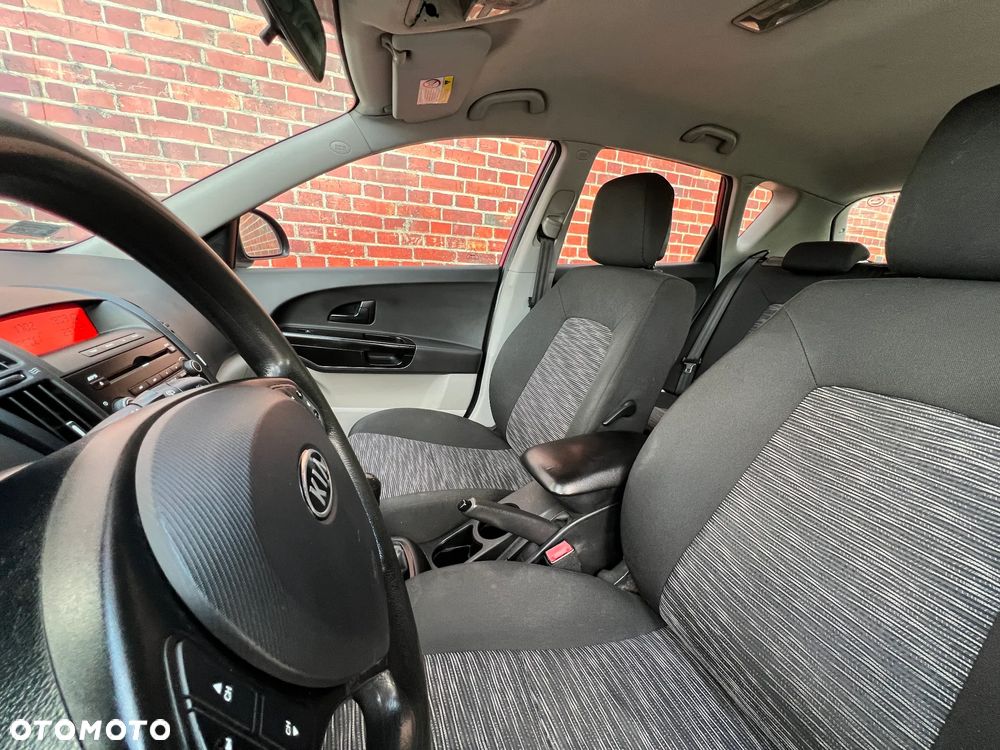 Kia Ceed - 13