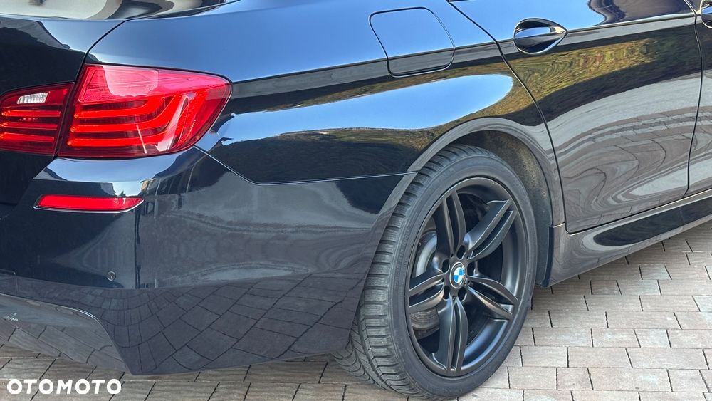 BMW Seria 5 525d xDrive - 33