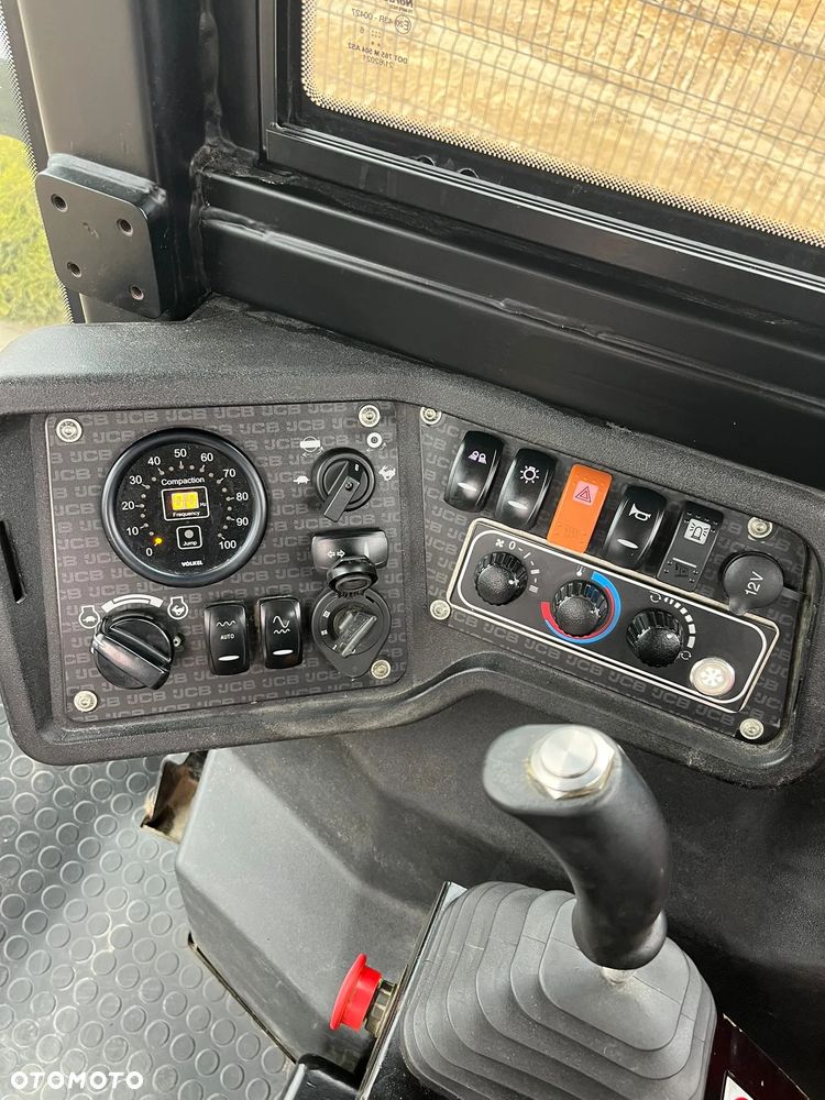 JCB Vibromax VM 117 D * 2017r. * walec do gruntu * klimatyzacja * - 6