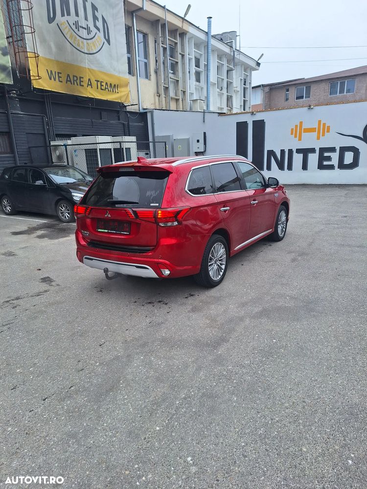 Mitsubishi Outlander PHEV 2.4 L 4X4 Instyle+ - 8