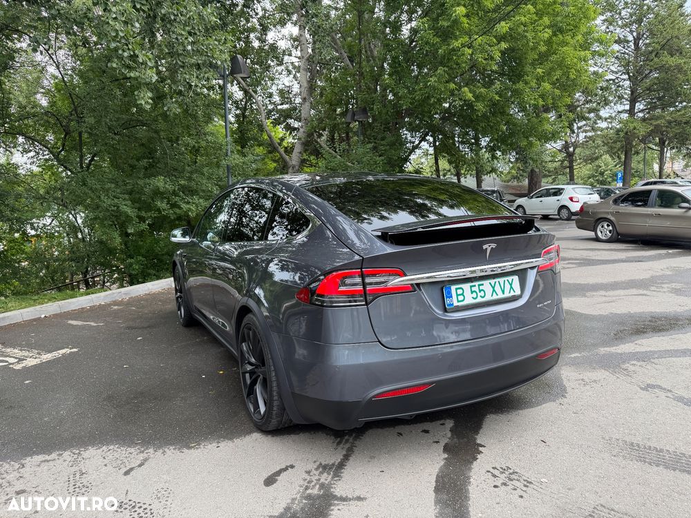 Tesla Model X - 8