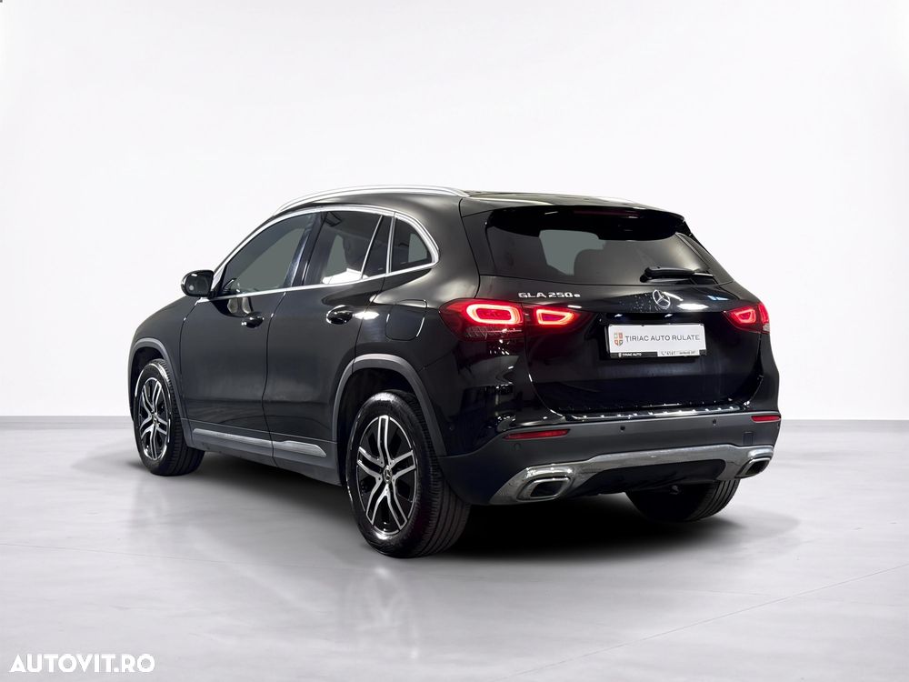 Mercedes-Benz GLA - 4