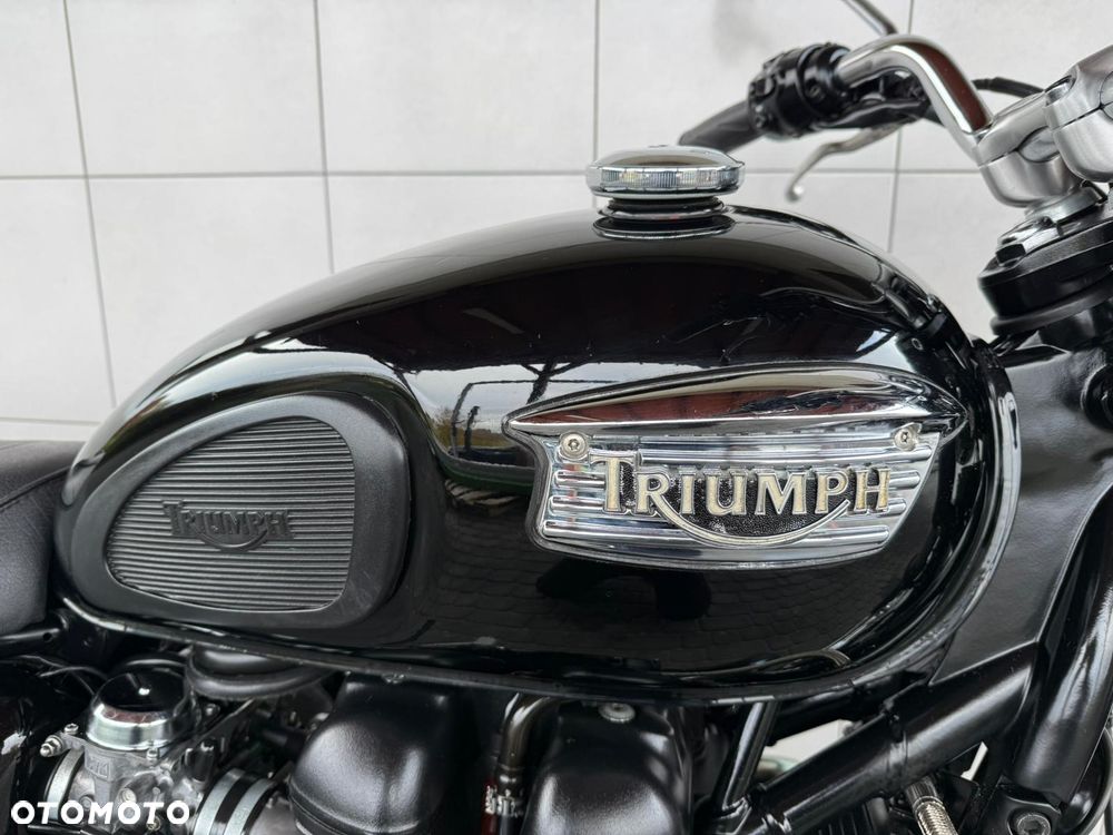 Triumph Bonneville - 11