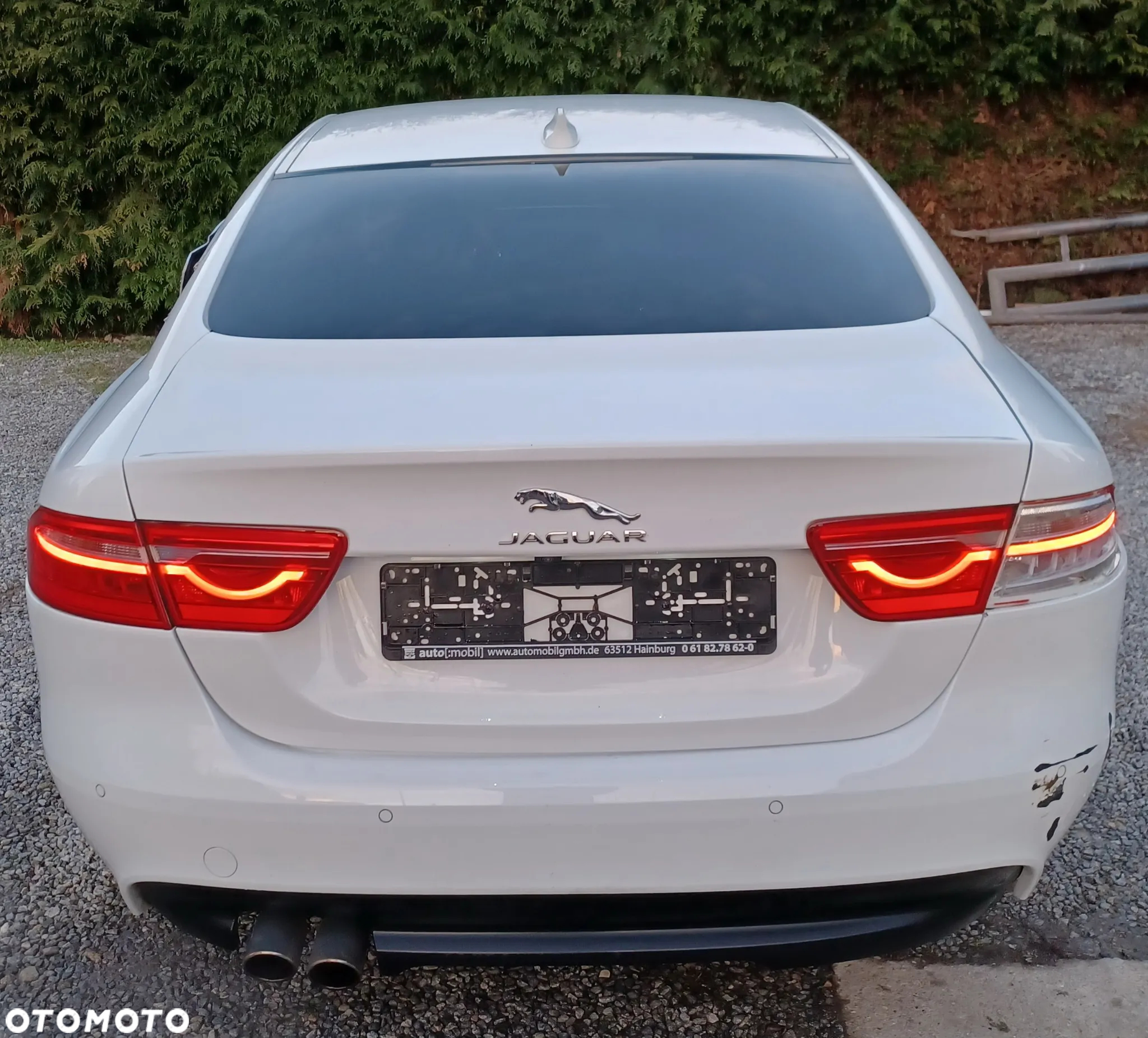 Jaguar XE - 11