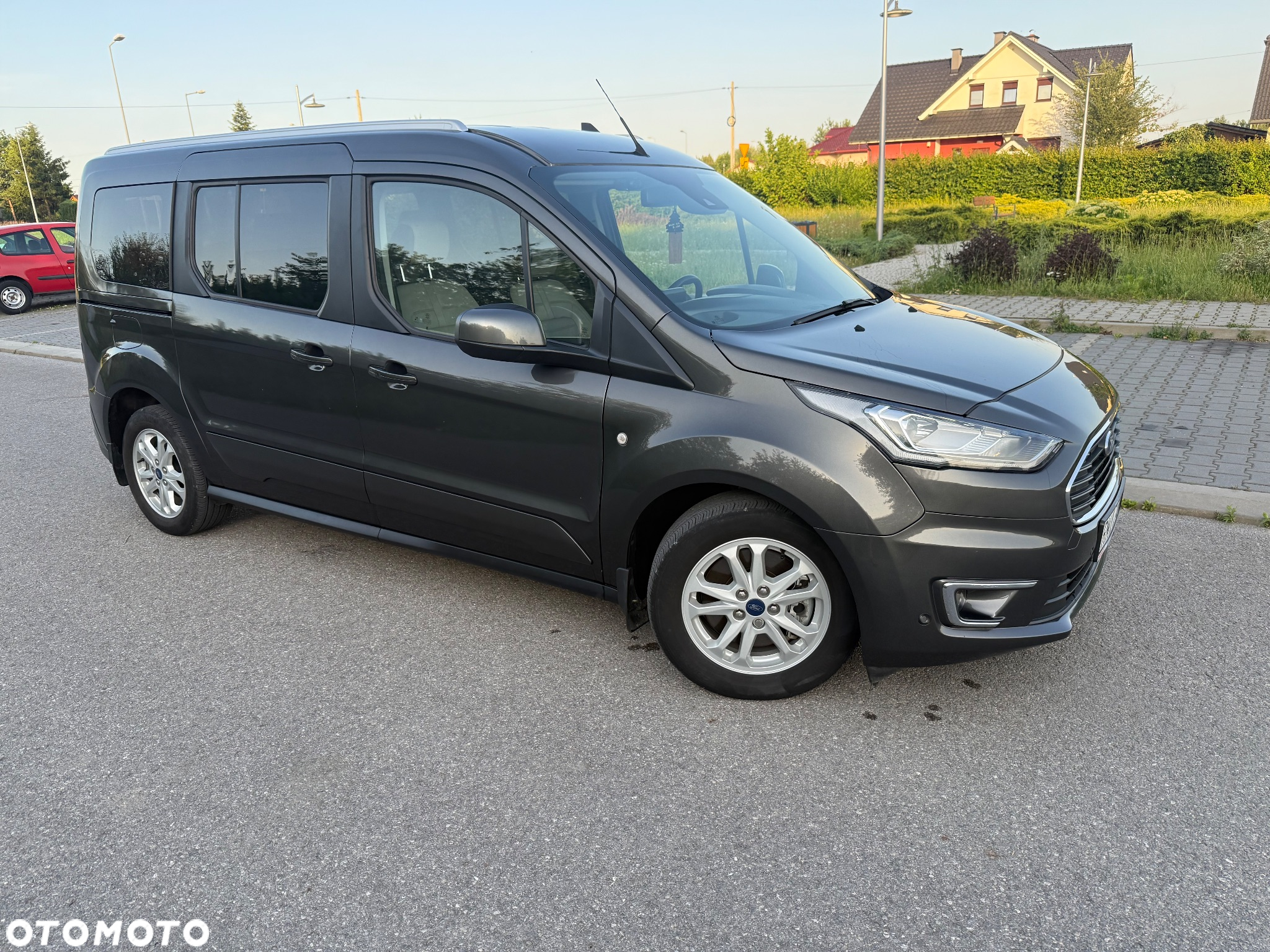 Ford Tourneo Connect Grand - 16