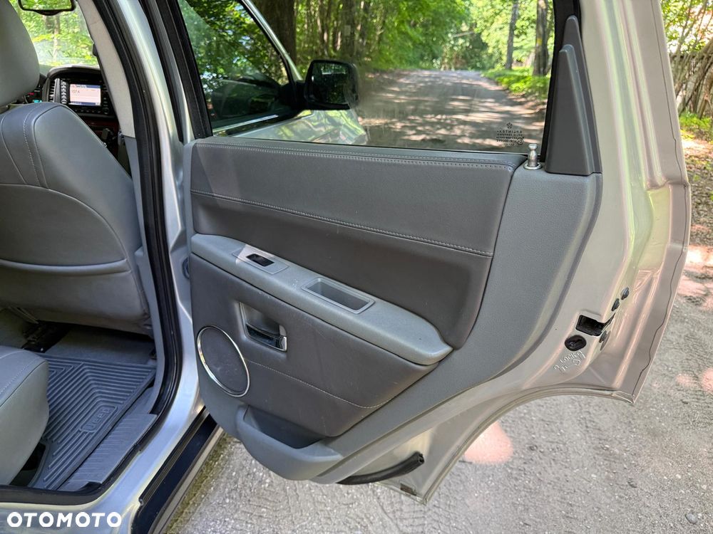 Jeep Grand Cherokee - 27