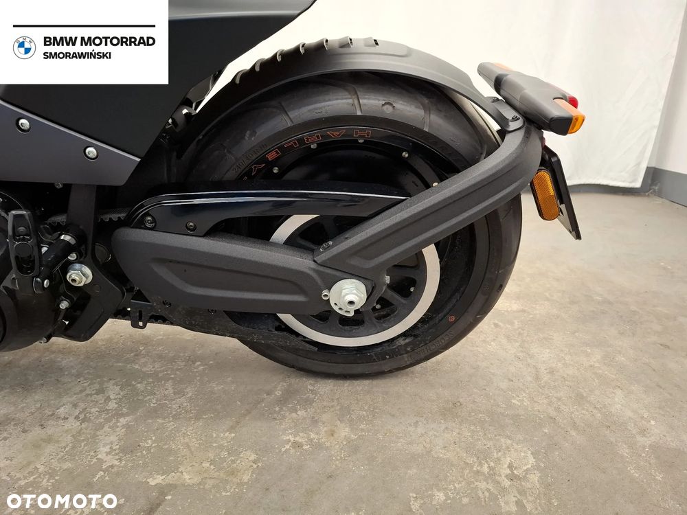 Harley-Davidson Softail Breakout - 17