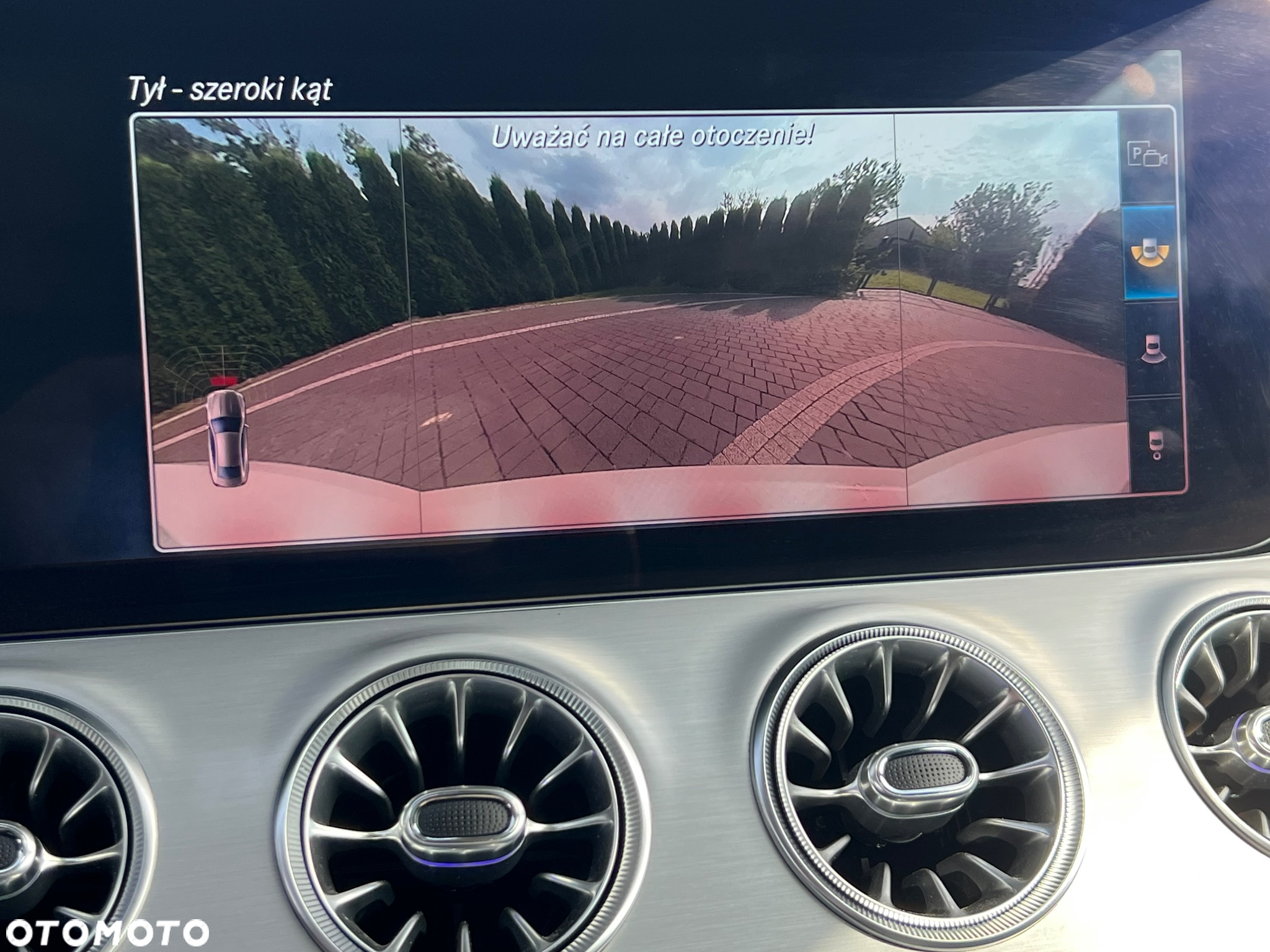 Mercedes-Benz Klasa E 220 d Coupe 9G-TRONIC - 32