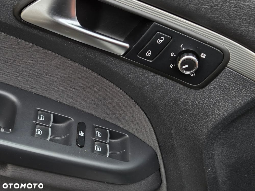 Volkswagen Touran 1.6 TDI DPF BlueMotion Technology DSG Highline - 27